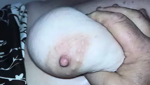 Büyük sarkık meme sıkma