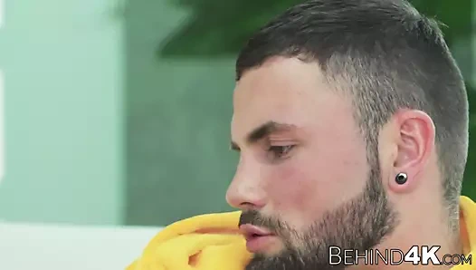 kostümlü jeffrey lloyd asılarak kıllı horoz ve twinks