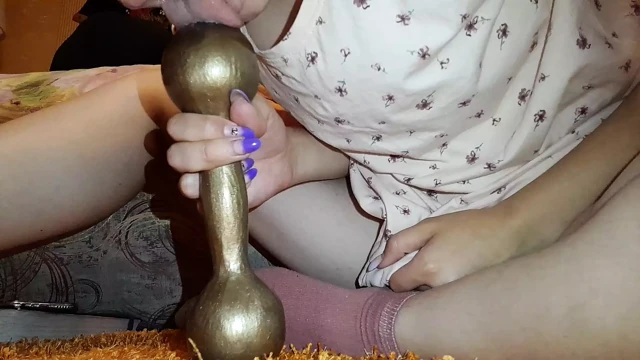 Üvey annem evde yokken ben oyuncaklar buldum ve duramadım