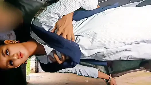 Hintli bakire okul kızları erkek arkadaşıyla ilk kez seks yapıyor Hintli desi okulu viral mms video öğretmeni ve öğrencisi