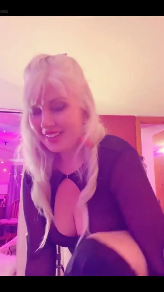 Hadi giyinelim ve daha fazla külotlu çorap lütfen