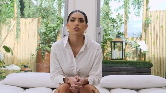 Şaşırtıcı latina ile büyük doğal memeler istiyor boşalmak içeride ona