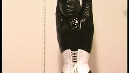 gizemli kız bağlı