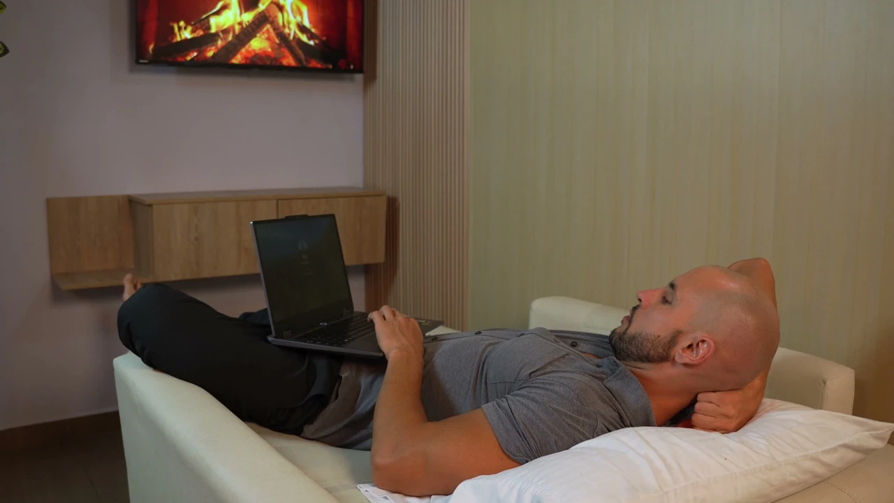 I Seduce My Roommate While Studying for Her Math Test, It Fills My Ass with Milk – Devil Khloe