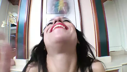 Osuran ikiz boyun damarını gösteriyor lezbiyen hakimiyeti