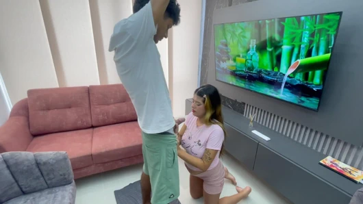 Sikişen üvey kız kardeşim India yoga derslerimde bana yardım ediyor ve çok zengin ediyor, bunu yaparken eğleniyorsunuz,