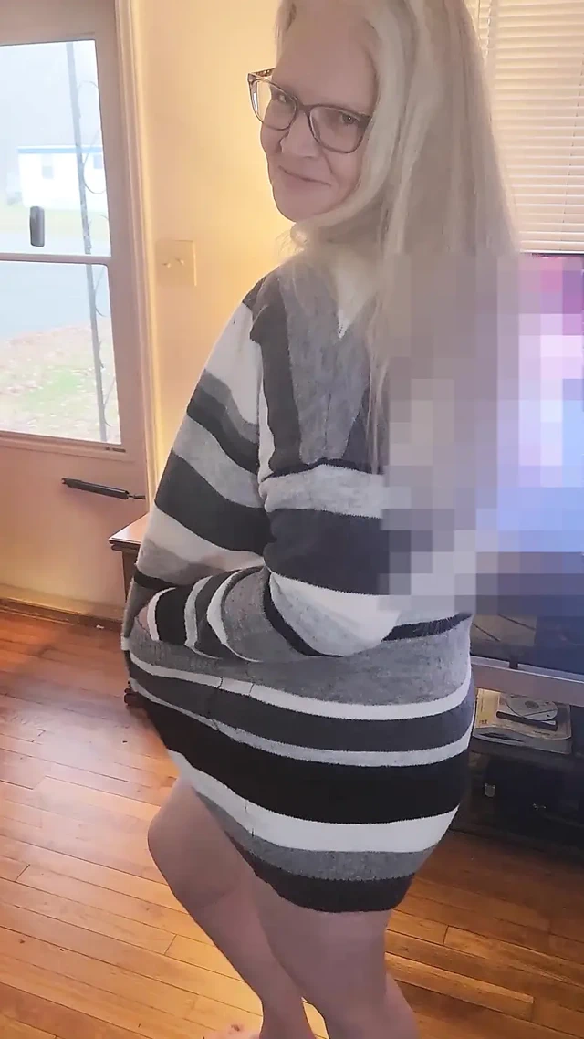 Bu seksi iri güzel kadın için ateşli bir orgazm! Seksi orta yaşlı seksi iri güzel kadın küçük bir dans ediyor ve sonra sikişiyor!