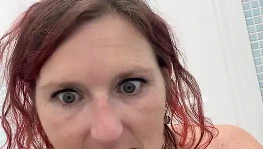 Bir partide bir şey yakaladıktan sonra telefonuma işemek için çırılçıplak soyundıktan sonra amcığımın en iyi görüntüsü