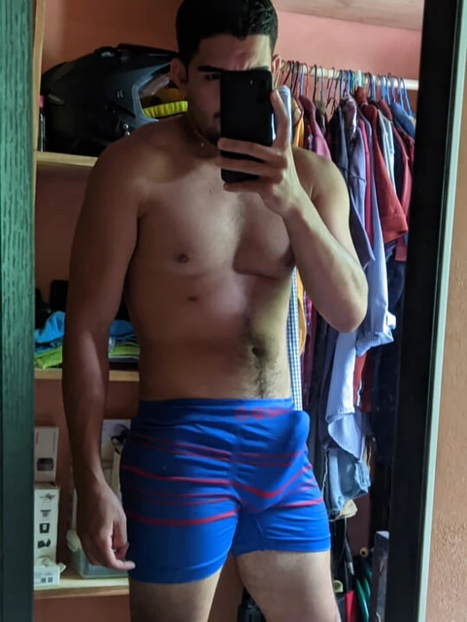 Onu heyecanlı bir deliğe sokmak için can atıyordum!