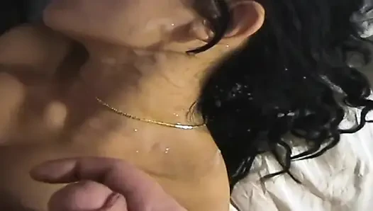 Azgın Sarışınlar Ve Esmerler Yarak Emiyor Ve Dağınık Yüze Boşalma