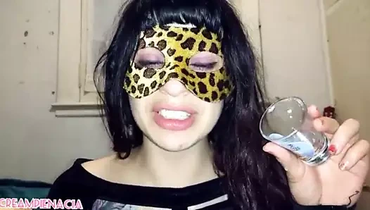 kız arkadaşı kıçını bitirdikten sonra tüm süt yutar