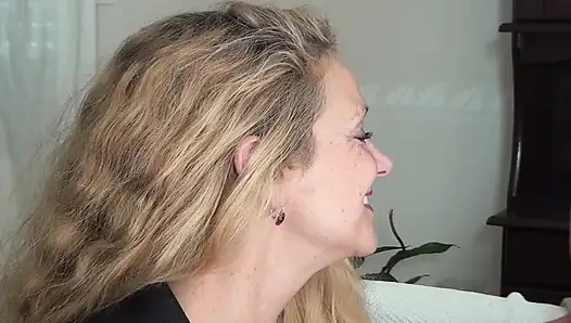 İki ateşli Alman genç kız şanslı bir adamla üçlü seks yapıyor