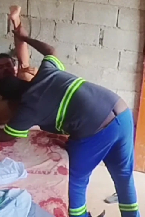 Her zaman komşuma gidip onunla seks yaparım