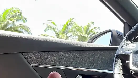 BeENJoY - She watches me as she gets into her car. She glanced several times before leaving the parking lot