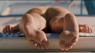 Ashley scott seksi ayaklar ve bikini götü