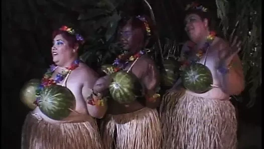 Kocaman sütlü tenli sürtük şişman amını parmaklıyor