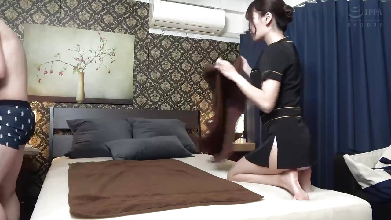 Büyüleyici ve erotik kibar kadınlarla belli bir masaj salonu