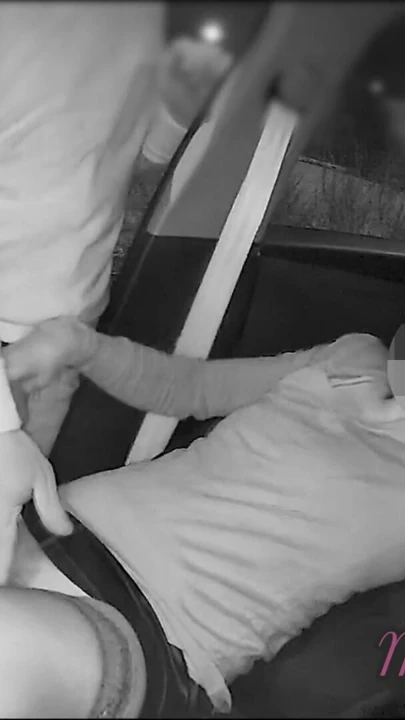 Karımı halka açık otoparkta dogging ve gece görüş kamerasında bir yabancıyı mastürbasyon yapmak - misscreamy | Klip 1