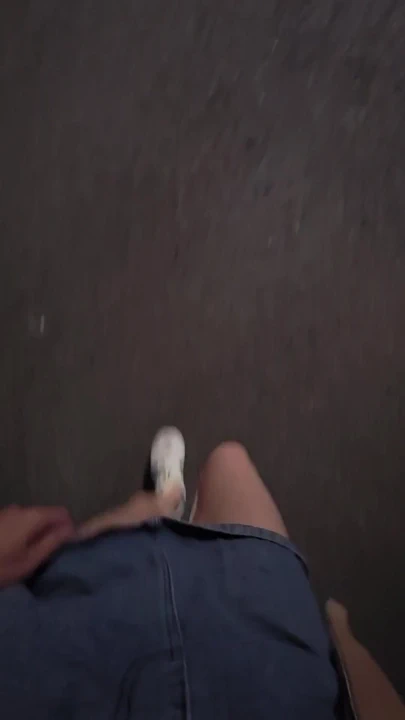 Shemale Ting Xuan açık havada işiyor derlemesi | Klip 2