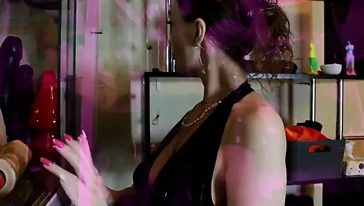 Eva lateks sahibe strapon solo dominatrix kadın egemenliği fetiş orta yaşlı seksi topuklu çoraplı bdsm