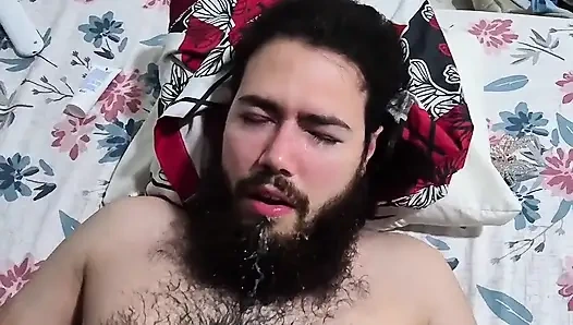 Komşumun Sakalındaki Göğüslerimden Süt