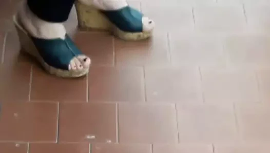 Signora porca e piedi da sborra