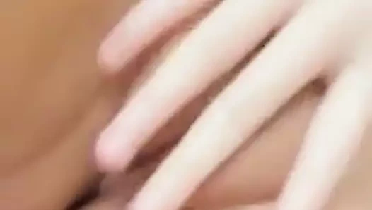 Benim küçük asyalı kedi ve vücudum beyaz erkek istiyor