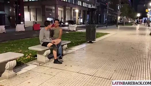 Deepthroating latino twink gets beefed için cumshot