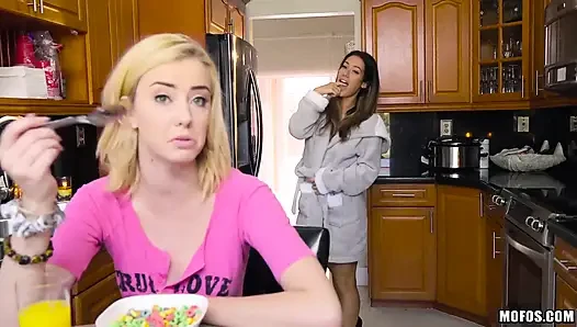 Erkek arkadaşımı paylaş - Haley Reed ve üvey kız kardeş Eva Lovia thicc yarağını paylaşıyor