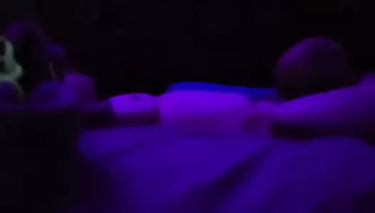 Evde eğlence (gece geç saatlerde)