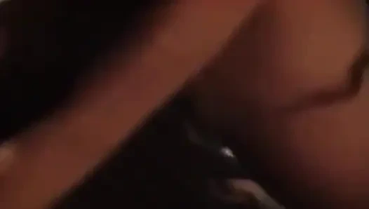 Tutkulu Fransız genç kız özel gösteride yarağa biniyor
