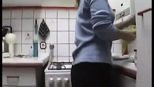 Kuechen untensilien in die Fotze gesteckt