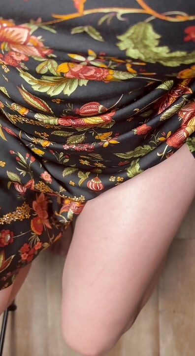 Seksi orta yaşlı seksi kadın gösteriş yapıyor derlemesi