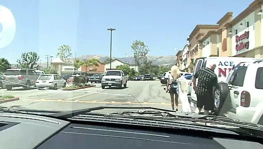 Lichelle Marie büyük yarağı emiyor!