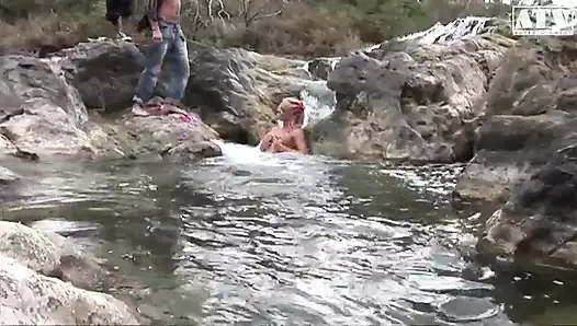 Maddy büyük göğüslü ve sarışın saçlı İtalyan sürtük