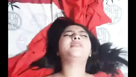 Kocamla seks yapıyorum ve o bir video çekiyor.