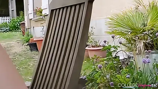 Sigara içen ateşli kız Lily S