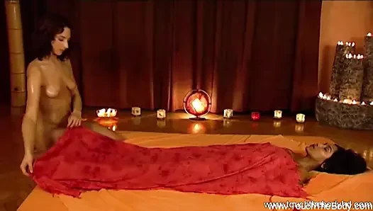 Şehvetli tantra masaj dersleri