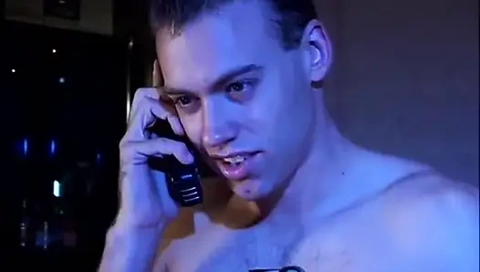 Güzel sarışın minyon sadece götten yarağı seviyor