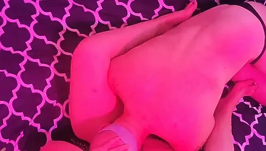 Skycam partiden sonra orta yaşlı seksi kadını rastgele bir adam tarafından sikilirken yakalıyor.