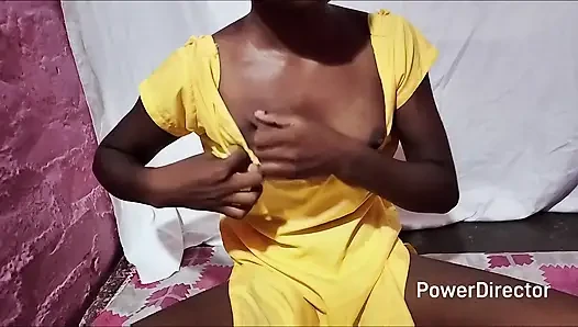 The virgin girl of the village secretly pressed her milk in the house and quenched the heat of her youth by putting it in the pussy