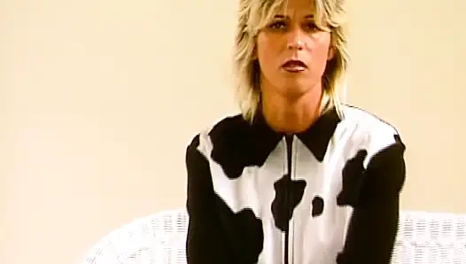 Amatör sarışın hatun kamerada mükemmel vücudunu gösteriyor