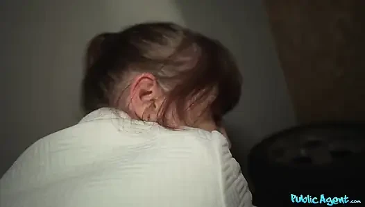 Public Agent - Avrupalı hatun luna dark sıkı tıraşlı amcığıyla sikişiyor