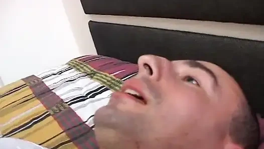 Olgun götüne büyük bir yarak alıyor