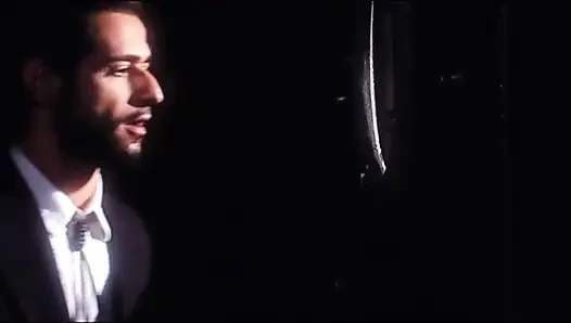 Seksi büyük göğüsler üçlü sikişiyor