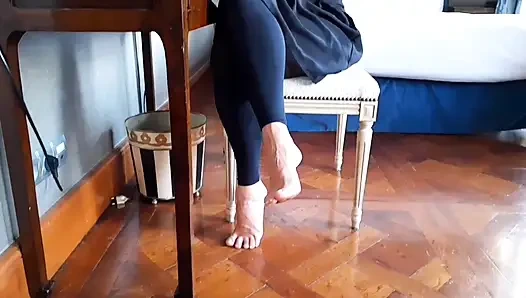 Selena'nın mola sırasında yarı giyinik seks oyunları