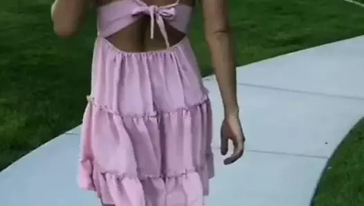 Sıcak sarışın, sıcak bacaklar ve böyle bir kızdırmak