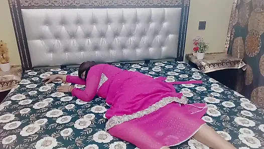 (Yüz Ortaya Çıkarma) Hintli desi ateşli orta yaşlı seksi kadın kaç kişi hizmetlerini biliyor Hintli desi xxxxx seks