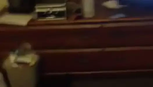 Backshots onu çok mutlu ediyor (dikey mod)