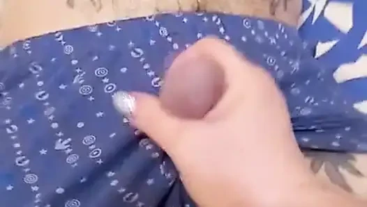 Üvey annem yarağımı sıvazlıyor ve telefonda fotoğraf çekiyor